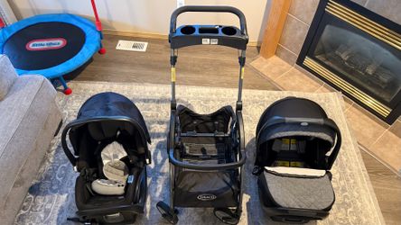 Graco Click connect stroller with two Graco car seats