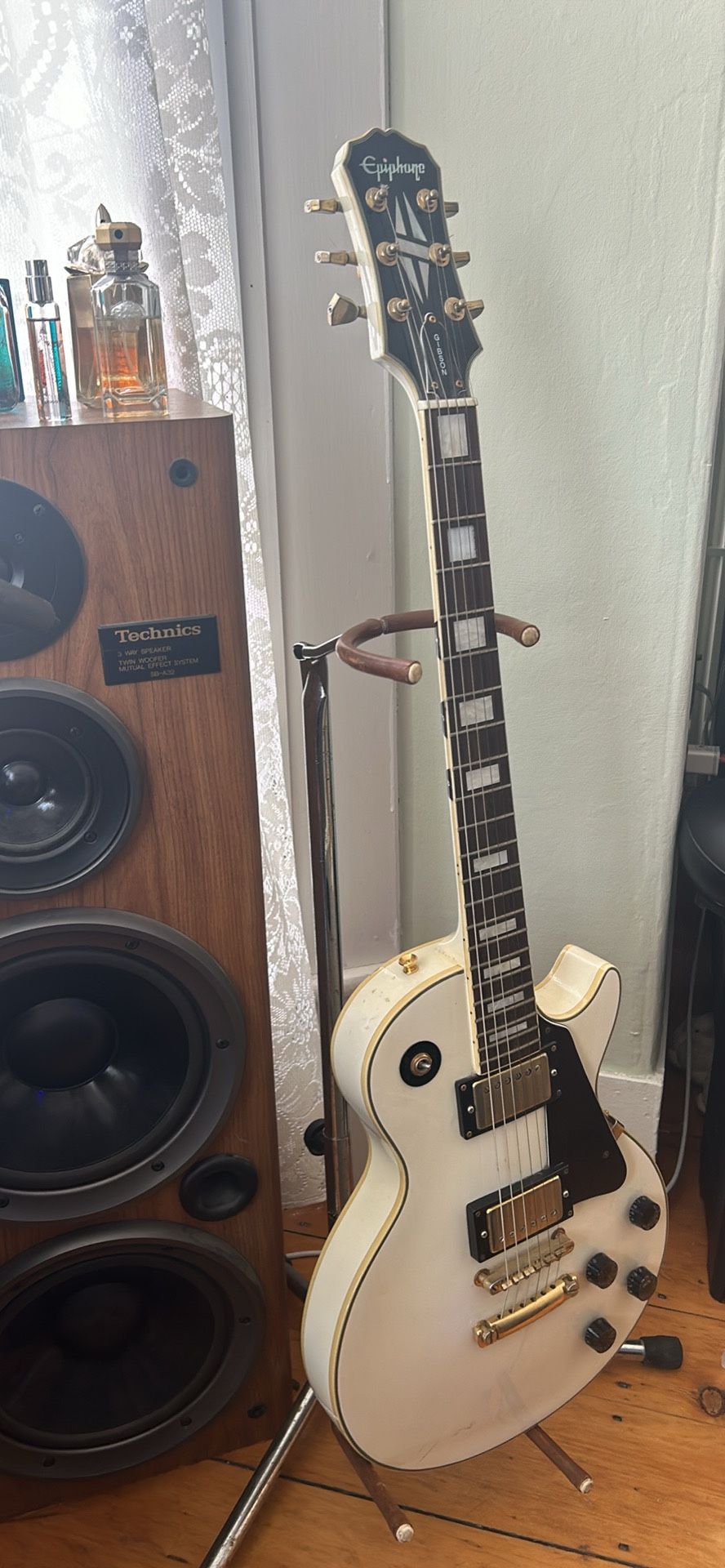 Les Paul White Epiphanie Electric Guitar