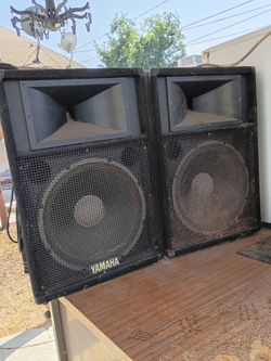 2 bocinas Yamaha las 2 por 100