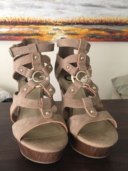Guess wedges