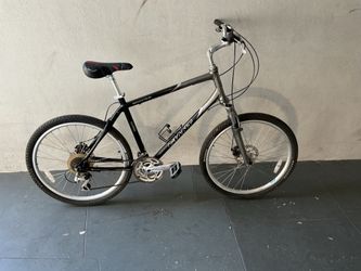 BICYCLE GIANT 21 SPEED SIZE 26 BRAND NEW