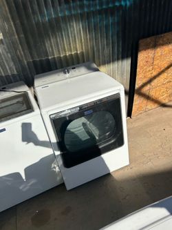 ASK ABOUT DELIVERY! Maytag Wa sher Elec tric Dr yer Set White