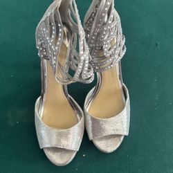 Gianni Bini Silver Rhinestone High Heels – Zip Back – Size 10