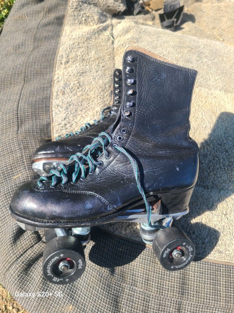 BETTY LYTLE SIZE 9 HYDE ROLLERSKATES