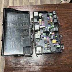 13-14 DODGE RAM 1500 5.7 TIPM Totally Power Integrated Fuse Box P(contact info removed)8AE OEM