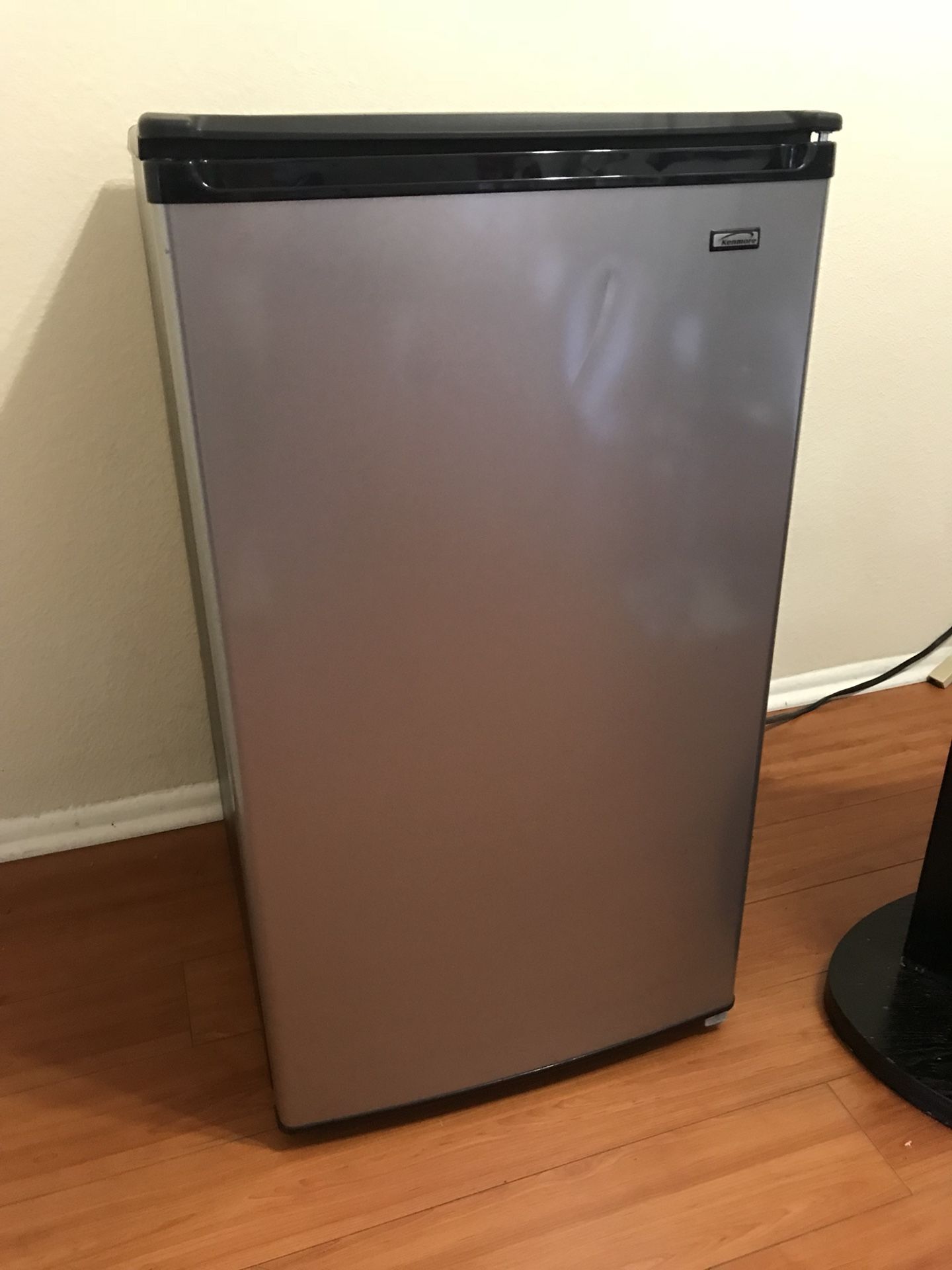 Kenmore Undercounter Refrigerator model 564.94446400. 4.4 cu.ft. capacity