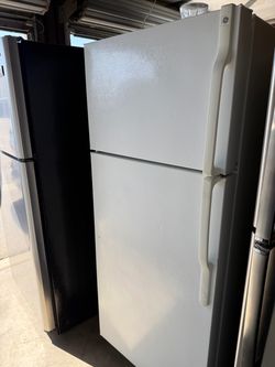 28” GE FRIDGE TOP FREZZER * CLEAN AND WARRANTY 