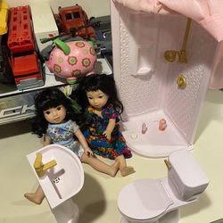 American girl doll set with bathroom set
