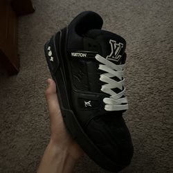 LV BLACK AND WHITE SHOES 