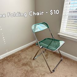 Green Folding Chair -Like New 