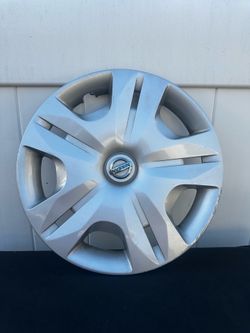 OEM Nissan Versa Single 15 Inch Hubcap USED