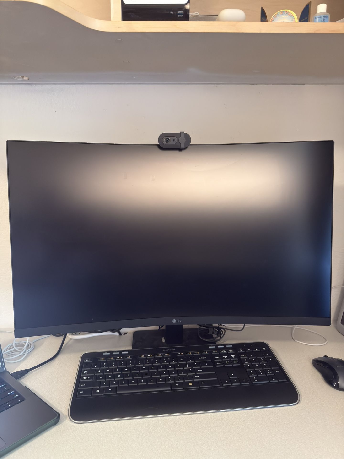 LG Monitor 27” 1080p