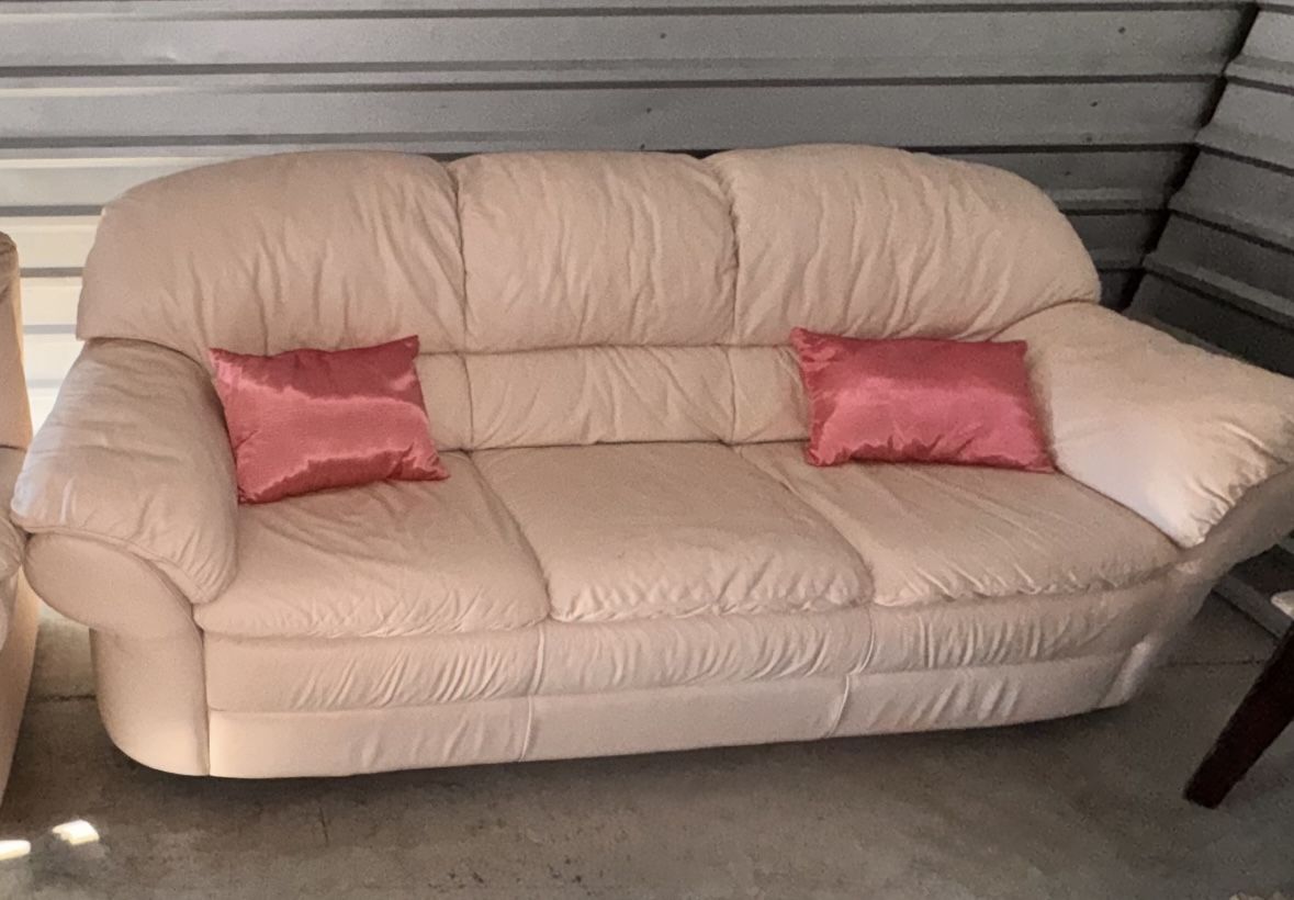 $400 OBO Natuzzi Italian Leather Sofa & Recliner 🛋️