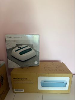 Cricut Explore 5 Bundle + EasyPress + Tons of Vinyl
