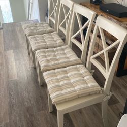 Kitchen Round table and chairs