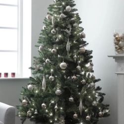 Artificial Christmas Tree (7.5’)