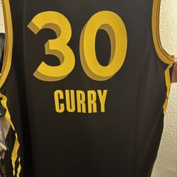 Unisex Xl Jersey And 10 1/2 Inch Shoes