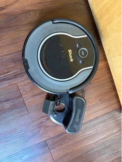 Shark ION Robot Vacuum + Docking Station (Like New)