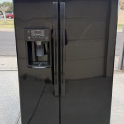 REFRIGERATOR GE BLACK COLOR 