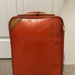 Louis Vuitton Pegase Leather 48H Bag