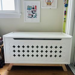 Crate & Kids/Land of Nod Stuart Toy Box / Storage Chest - White Mid-Century Style - nursery/kids room