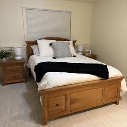 Queen Bed Set With Bedding And Pillows