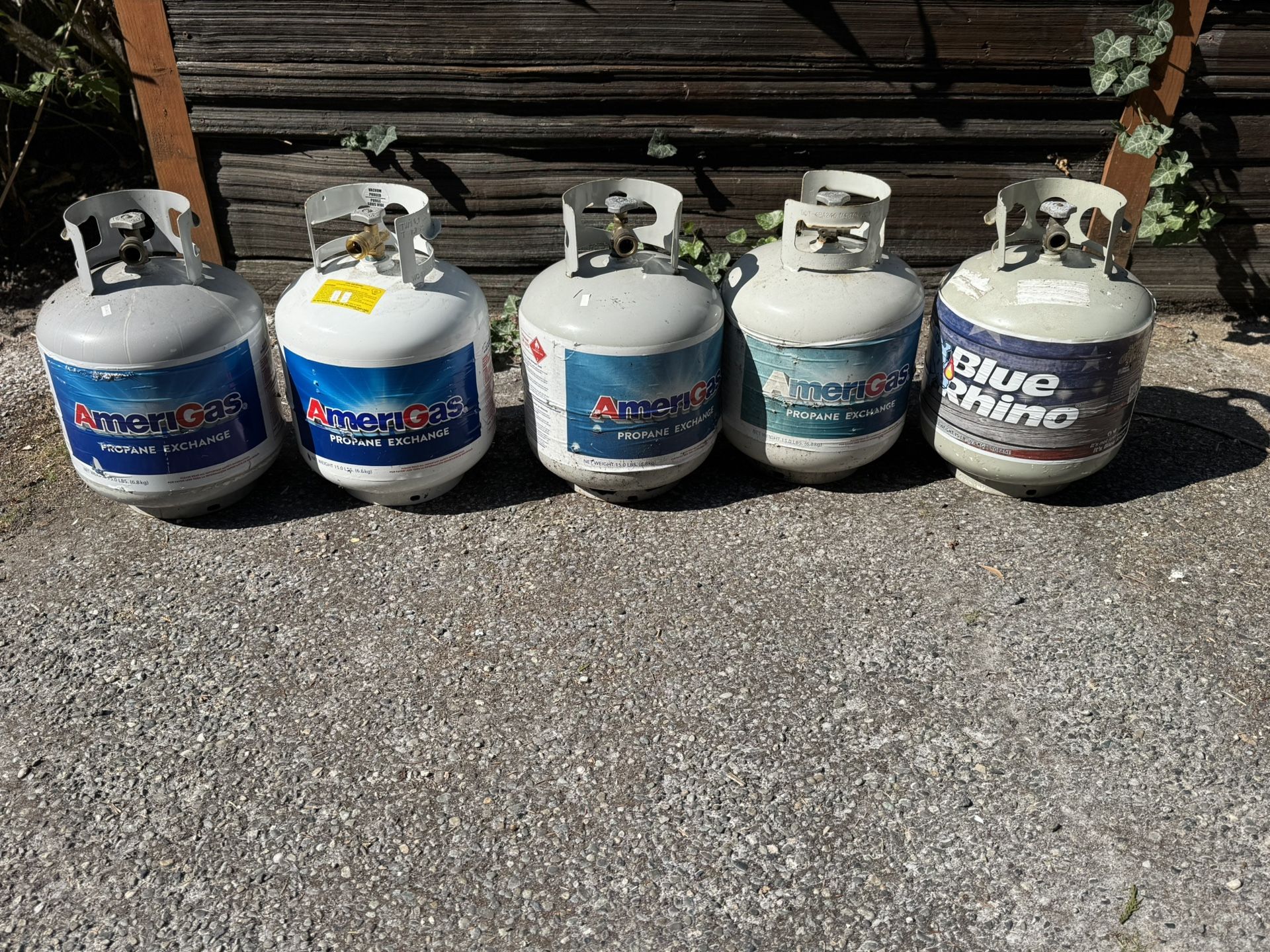 Empty Exchangeable/refillable Propane Tanks 