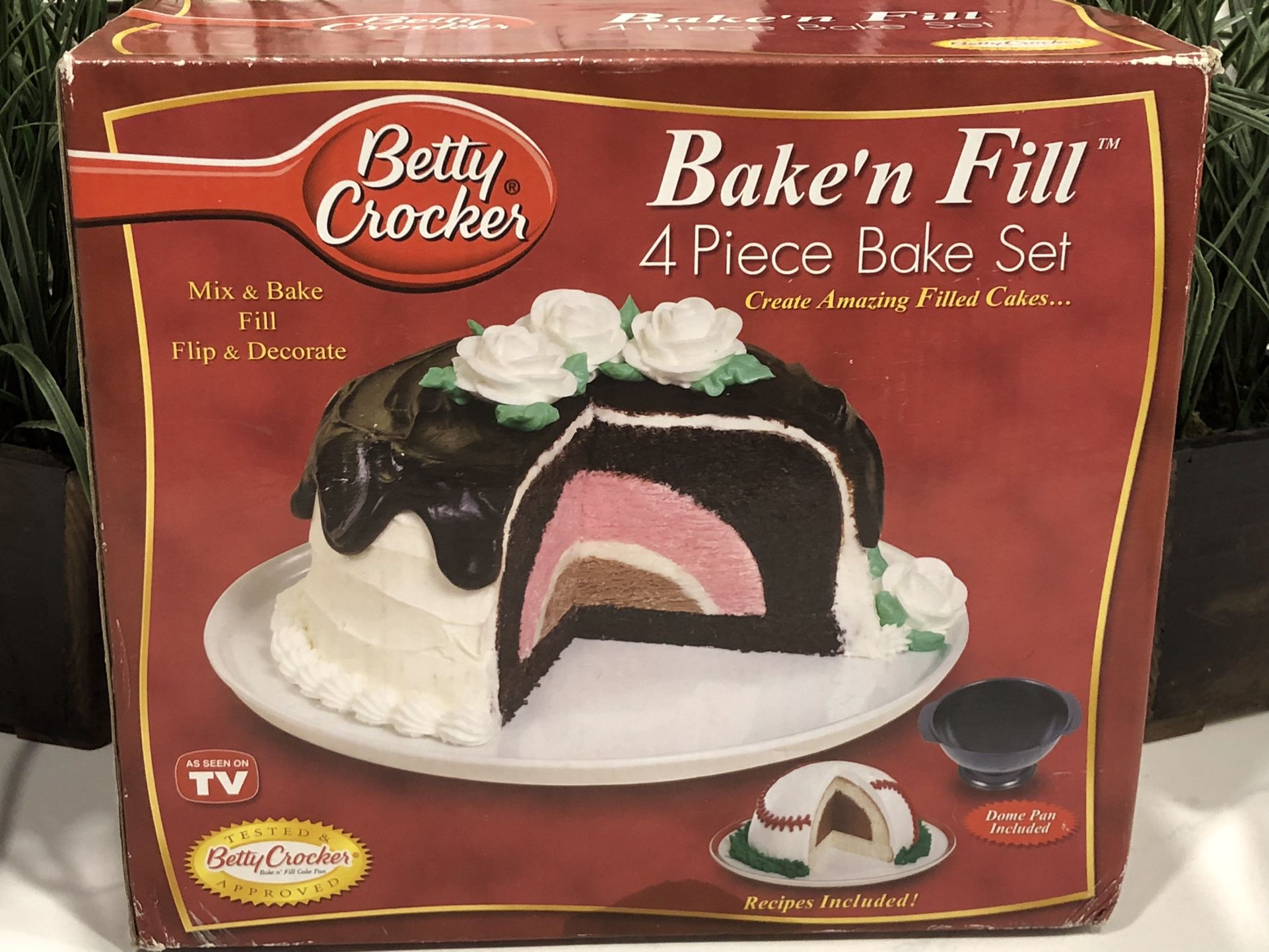 Brand New Betty Crocker Bake N Fill Cake Set