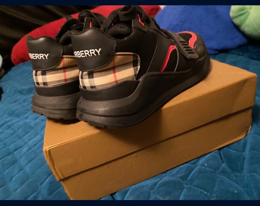 Size 8 Burberry Shoes