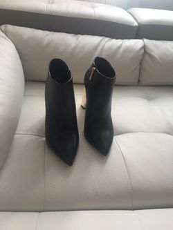 New mk boots still in box ,it’s a size 8M,so pretty