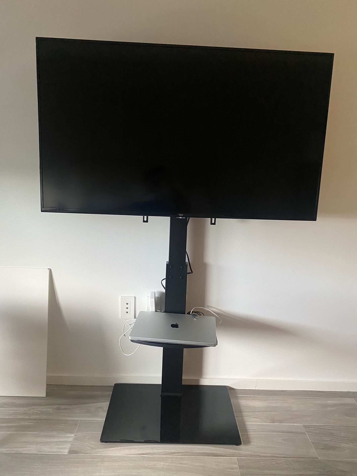 Fire Tv Amazon 4K 50 Inch Tv Including Remote and Tv Stand