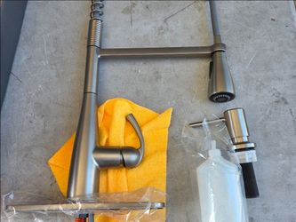 New MOEN Essie Single-Handle Pre-Rinse Spring Pulldown Sprayer Kitchen Faucet Spot Resist Stainless. Retails $300 with Taxes! Has Scrathes