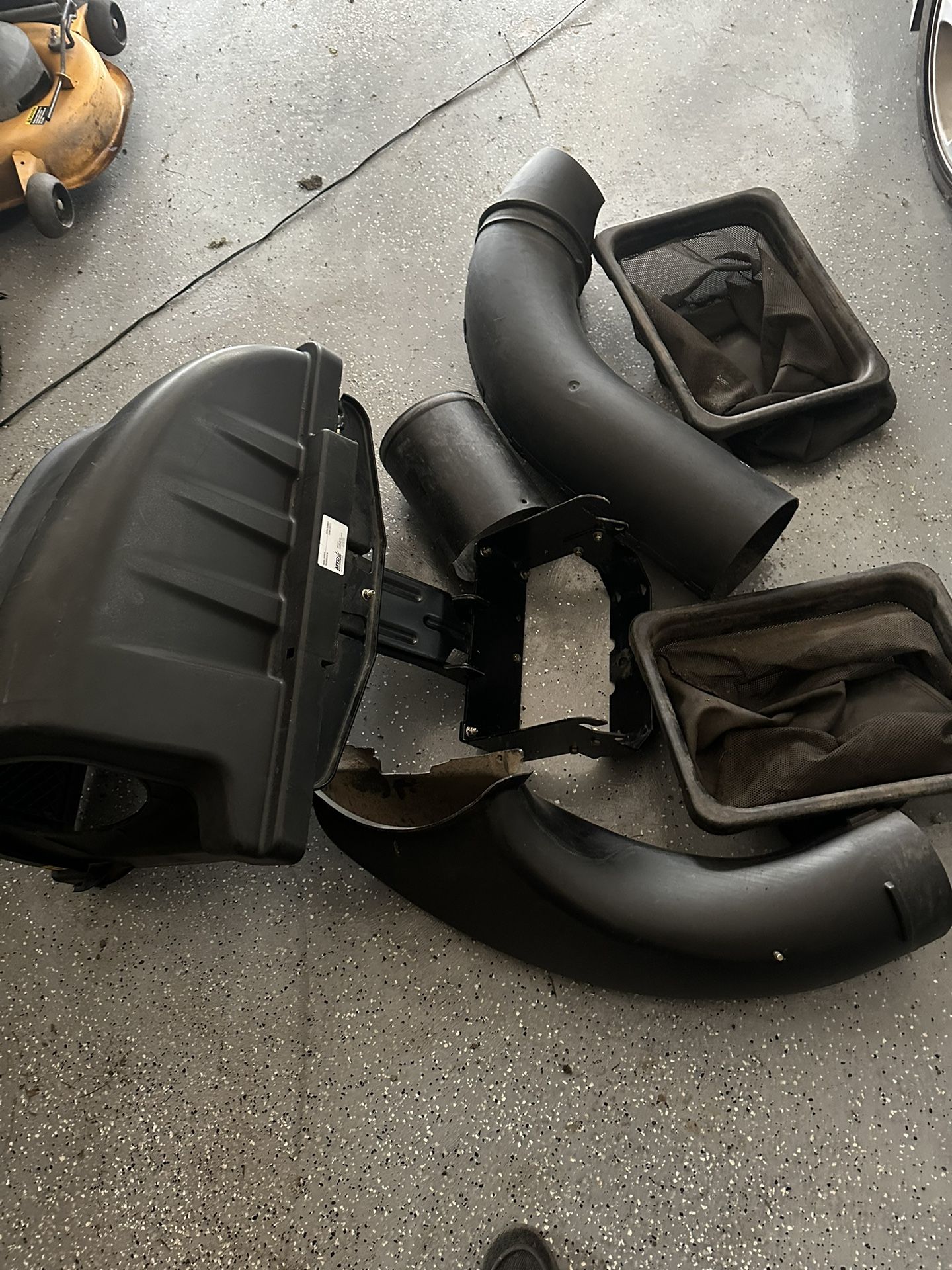MTD CRAFTSMAN 42-46" REAR RIDING MOWER REAR BAGGER SELLING ONLY $250 RETAIL $581 Model #19A30003OEM