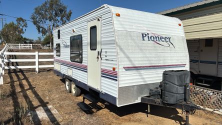 Camper trailer Pioneer Fleetwood 18 ft