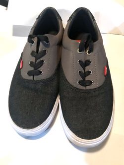 Levi’s sneakers 9.5
