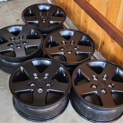 Beautiful Set Of 5 Black Jeep Wrangler Wheels 