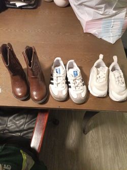 Boys shoes