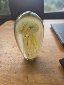 Decorative paper weight