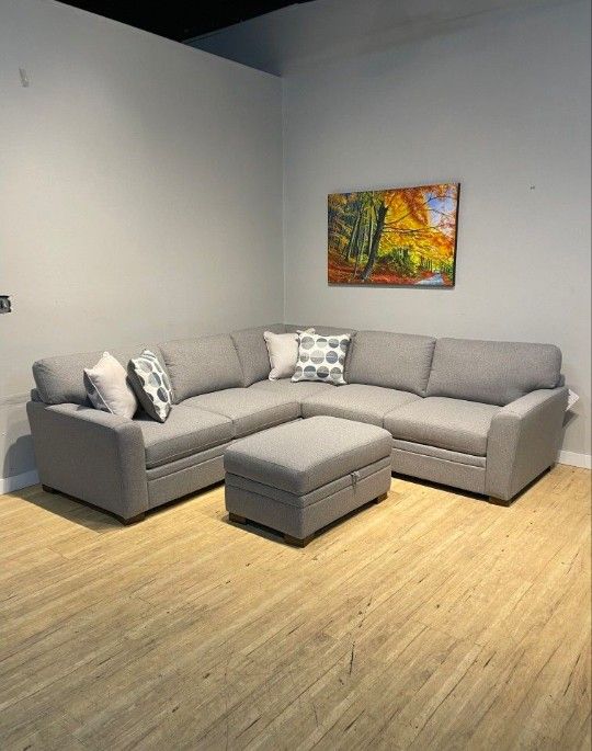 Gently used, in great condition Sectional Couch 