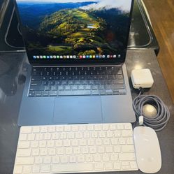 2024 MacBook Air M3 + Magic Keyboard + Mouse – Midnight Bundle – Like New