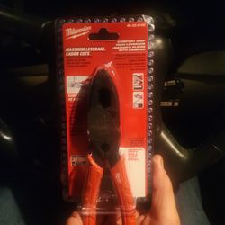 Milwaukee
9 in. High Leverage Lineman's Pliers with Crimper