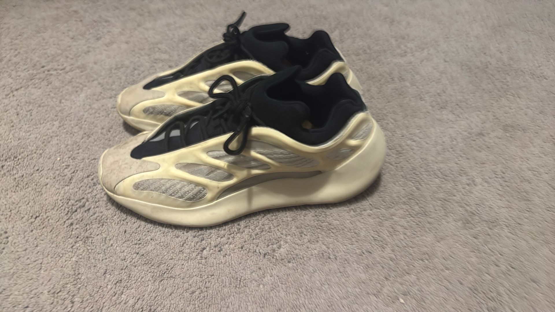 Yezzy 700 V3