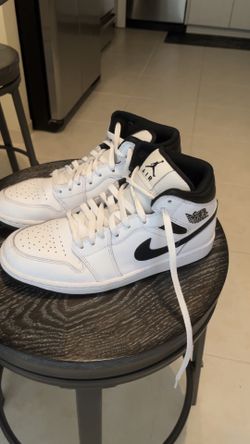 NEW AIR JORDAN 1 SIZE 9👟👟👟🔥🔥🔥