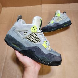 Size 8 - Jordan 4 Retro SE Mid Neon 95