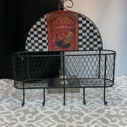 Black Wire Chicken Themed Egg Basket Wall Art With 5 Hooks 15” X 15”