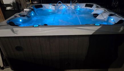 Hot tub spa jacuzzi