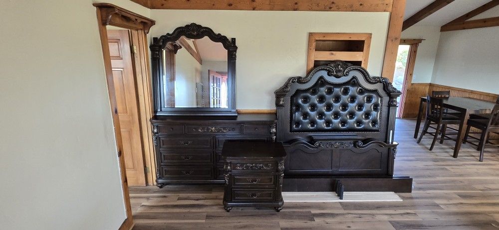 Queen Bedroom Set