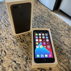 iPhone 7 Plus 128GB UNLOCKED W/ New Otterbox And Original Box 
