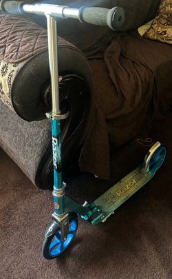 Razor A5 Lux kick scooter-blue, 8’ large scooter
