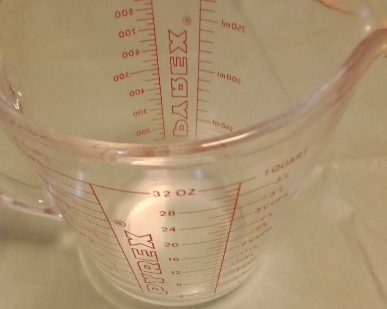 VINTAGE PYREX GLASS 4 Cup Measuring Cup #532 1 Quart 
 
RED LETTERING